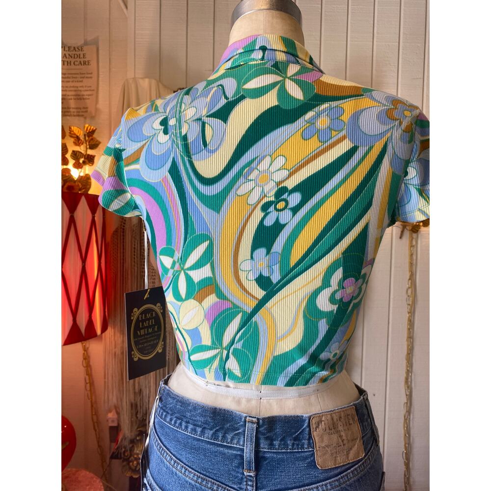 vintage y2k retro crop top, psychedelic swirl, fitted belly shirt, mod hippie s - Picture 6 of 6